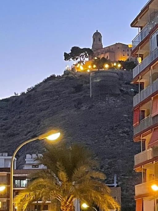 New Stylish Beach Front Apartment クリェラ エクステリア 写真